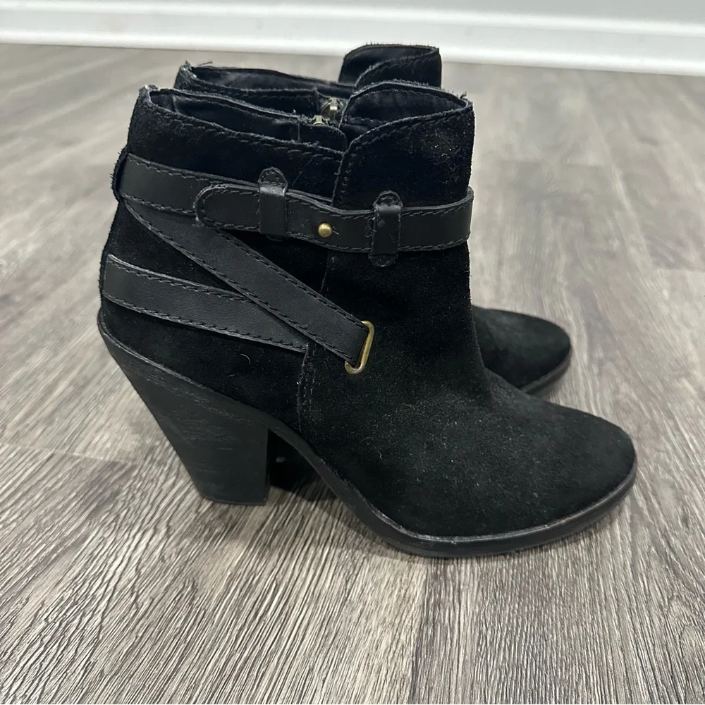 DV Dolce Vita Black Ankle Booties with Decorative Buckle and Low Heel Size 7